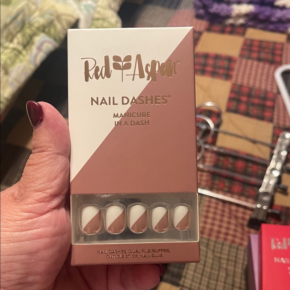 Red Aspen Nail Dashes - Elegant Pink and White